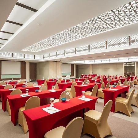 Aston Kemayoran City Hotel Джакарта Экстерьер фото