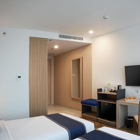 Aston Kemayoran City Hotel Джакарта Экстерьер фото