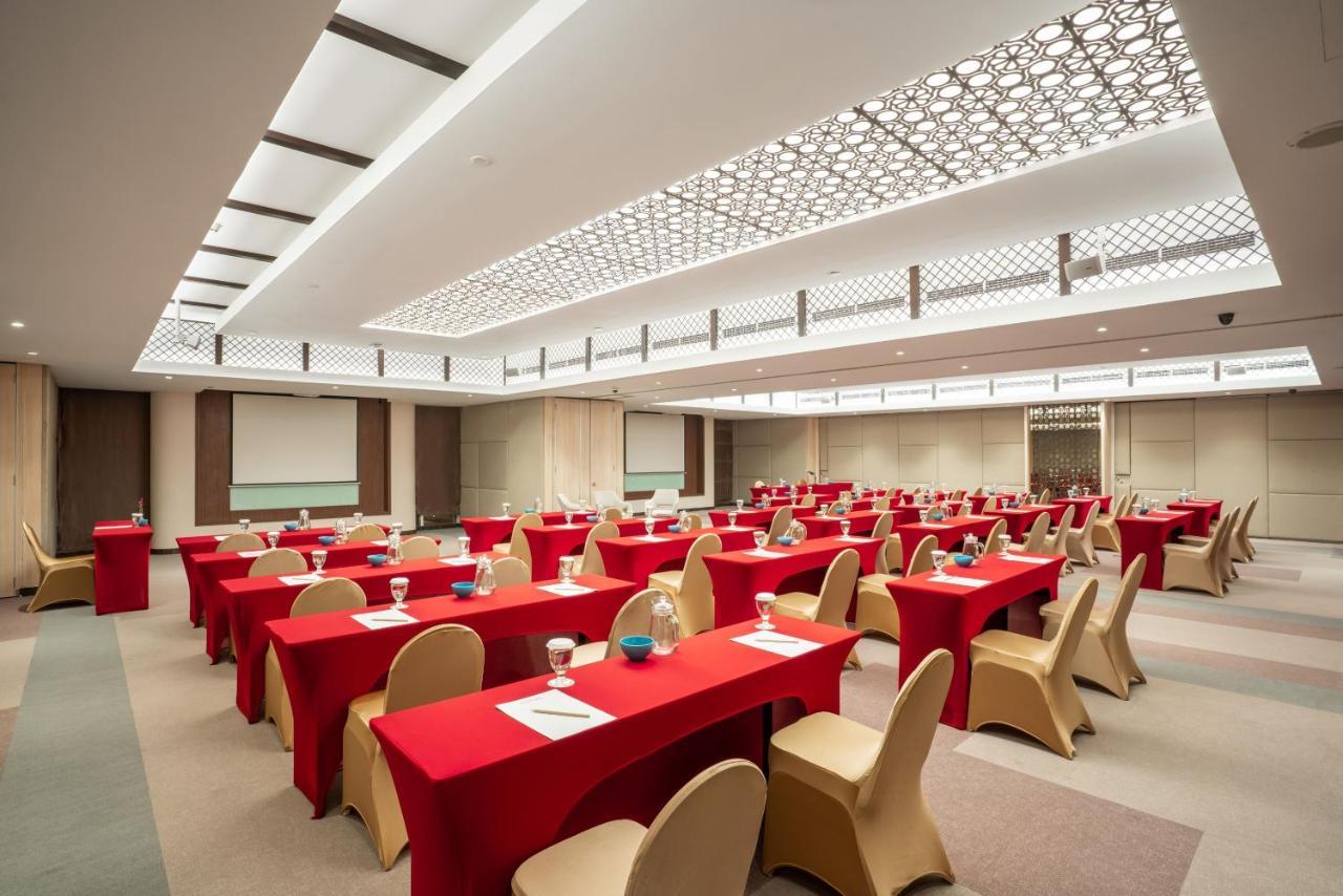 Aston Kemayoran City Hotel Джакарта Экстерьер фото