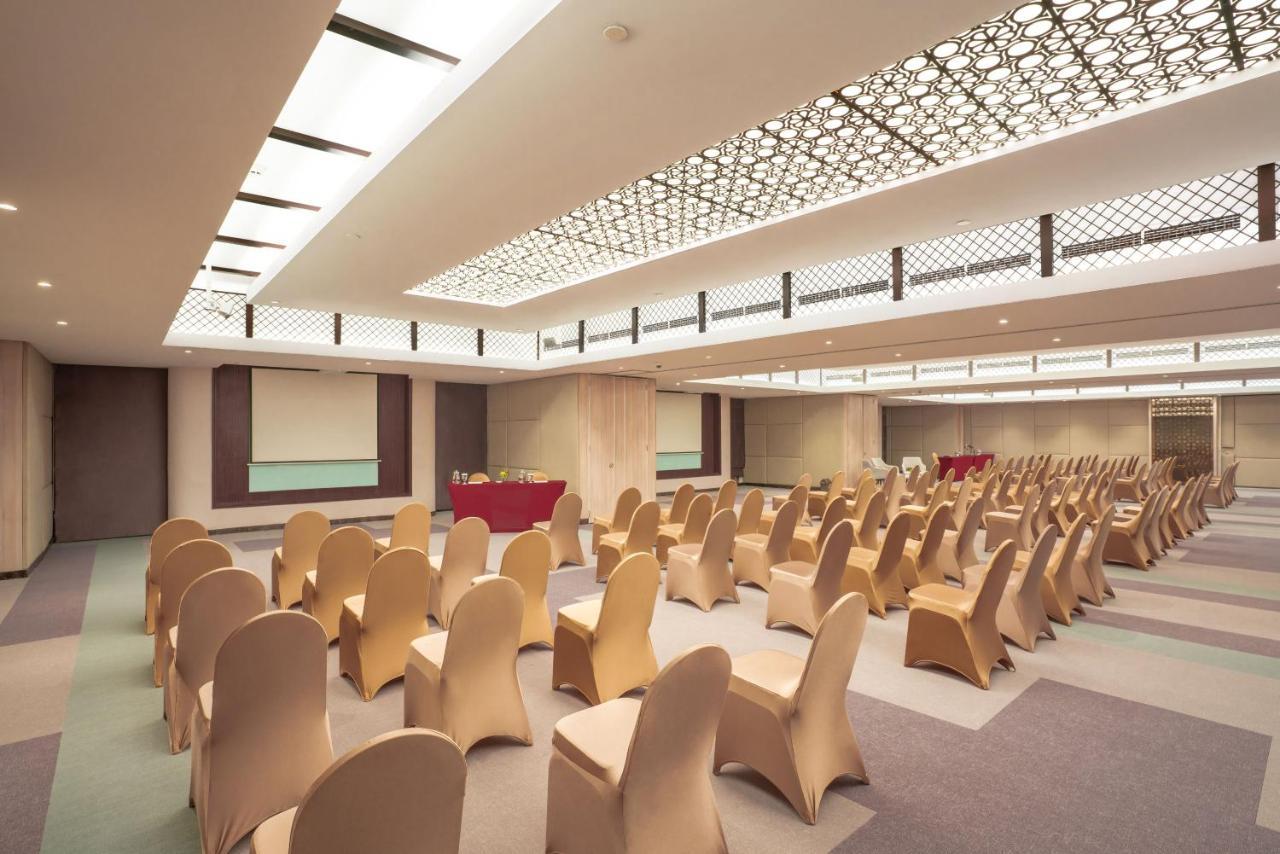Aston Kemayoran City Hotel Джакарта Экстерьер фото