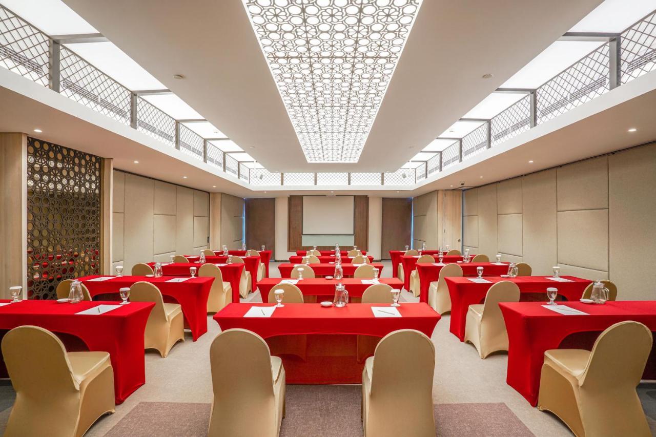 Aston Kemayoran City Hotel Джакарта Экстерьер фото