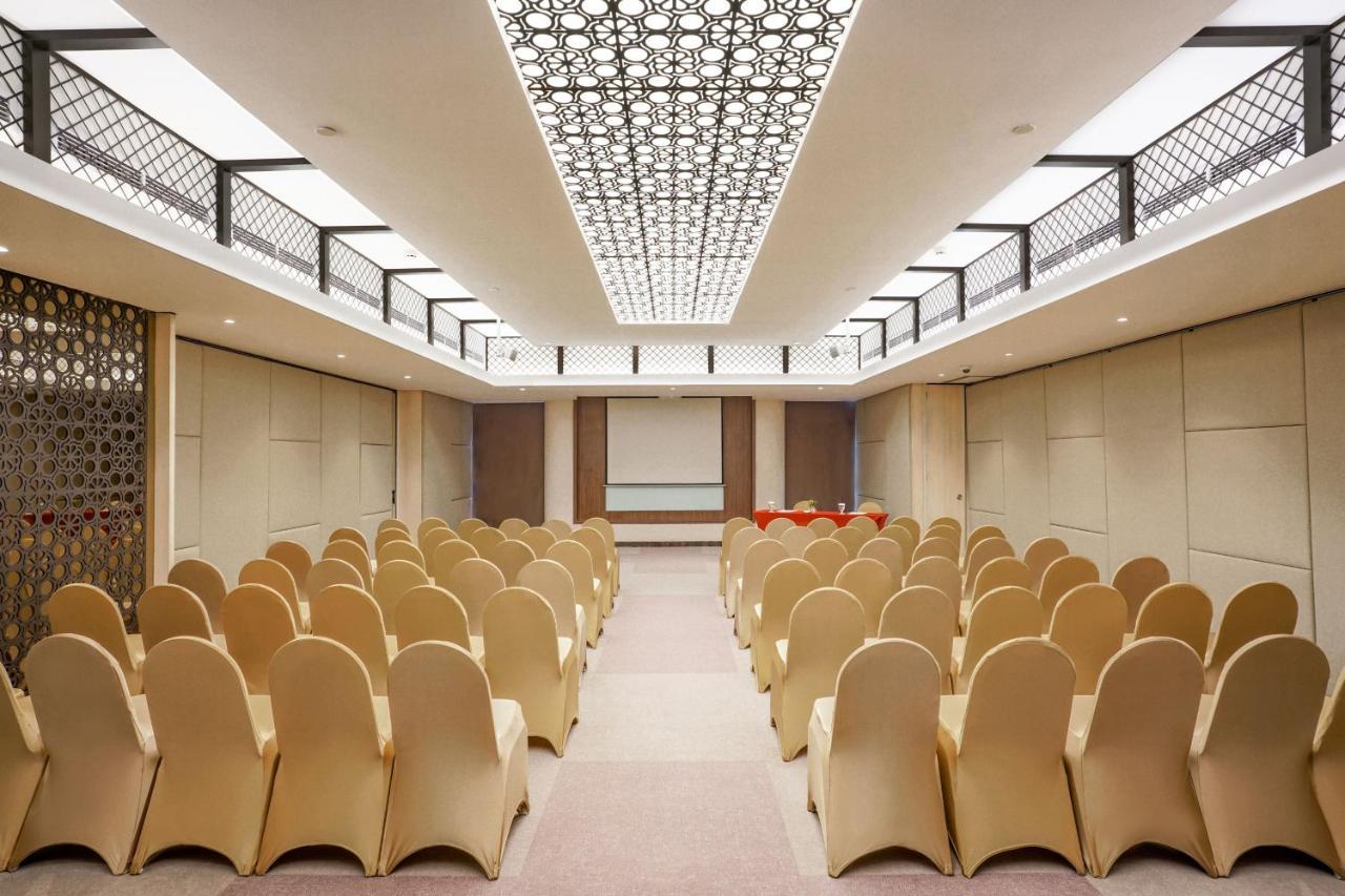 Aston Kemayoran City Hotel Джакарта Экстерьер фото