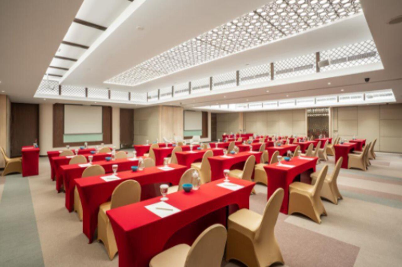Aston Kemayoran City Hotel Джакарта Экстерьер фото